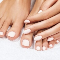 Pedicure hybrydowy z pielęgnacją
